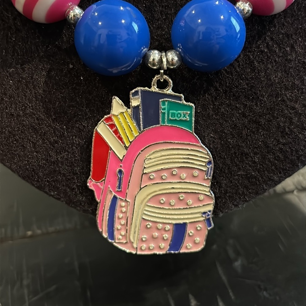BACK TO SCHOOL BUBBLE GUM BEAD NECKLACE W/BACKPACK PENDANT - Picture 3 of 8